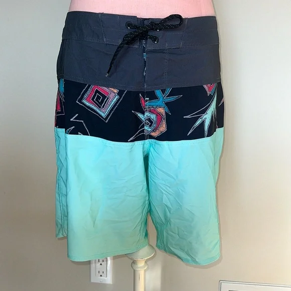 Billabong Men’s Boardshorts - Picture 1 of 7